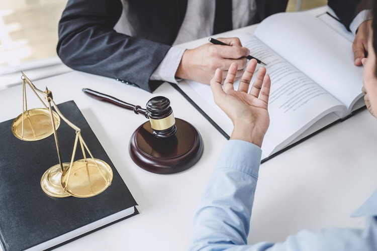 Юридические услуги и судебные процессы
